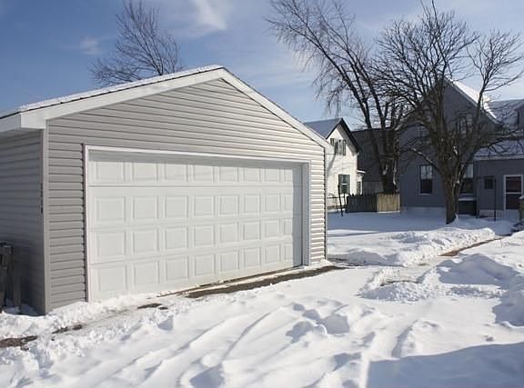 4th image of 1319 Green Bay St