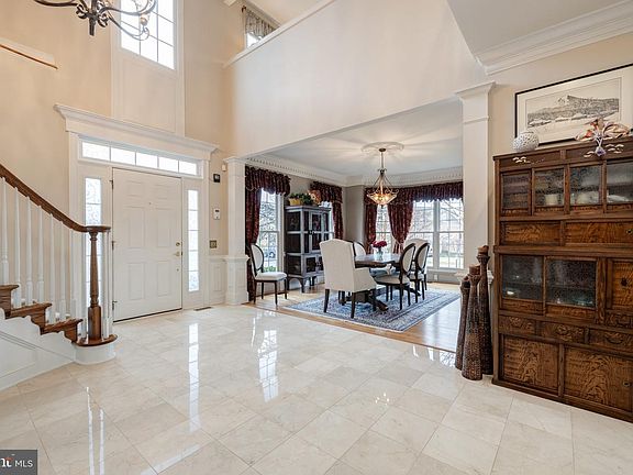 5th image of 5232 Winter View Dr
