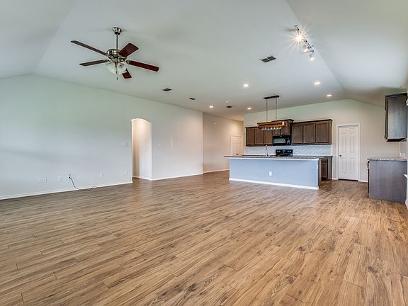 4th image of 4011 High Plains Dr