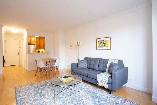 Rented by Greystar | media 71