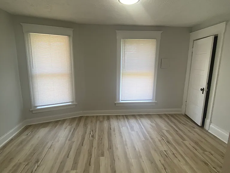 717 Redwood Ave — Photo 11