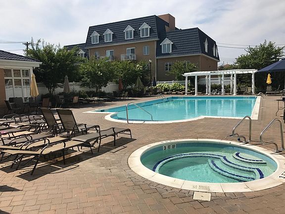 Heated Pool and Jacuzzi
