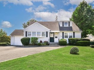 2 John St, Greenvale, NY