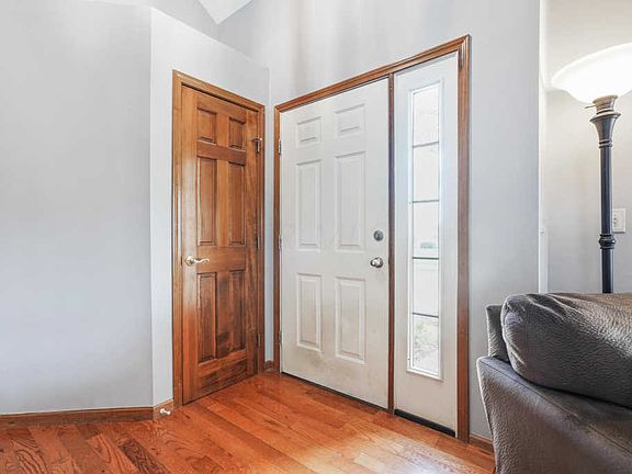 4th image of 7070 Lake Valley Dr