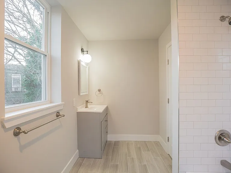 1227 S Peach St — Photo 6
