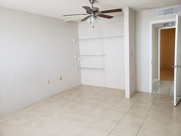 4th image of 3930 S Roosevelt Blvd APT 408E