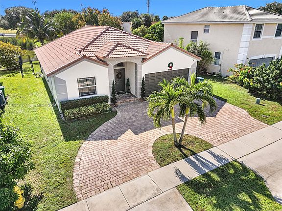 3rd image of 10240 SW 59th St