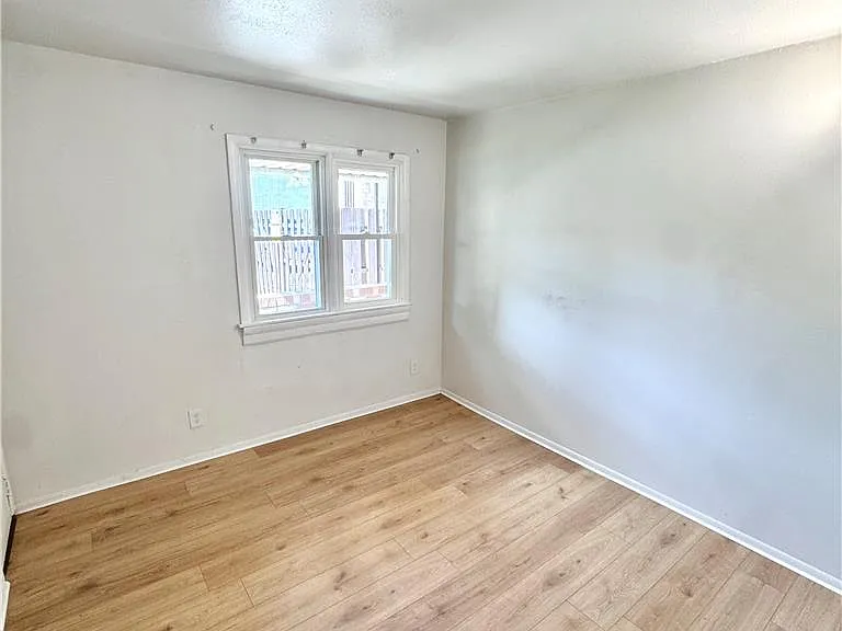 2043 W Allen St #A — Photo 17