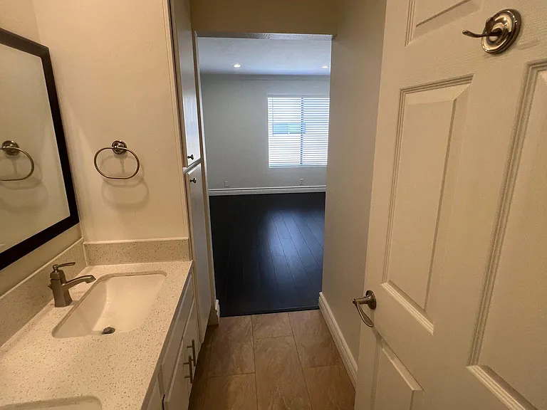 4307 Whitsett Ave #104 — Photo 21