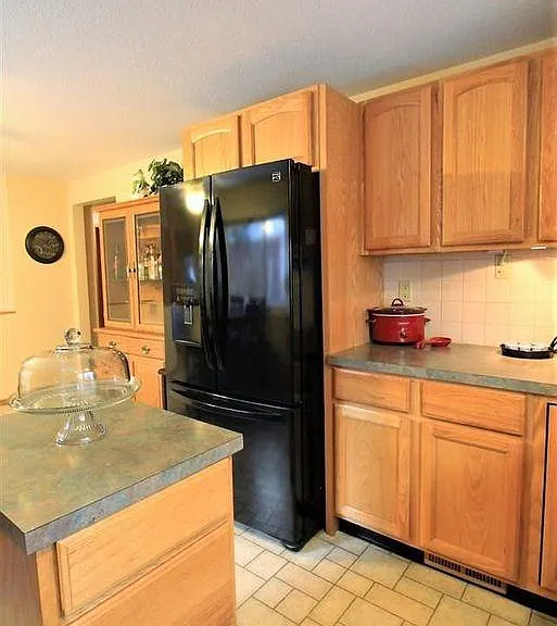 335 NW Larry St — Photo 8