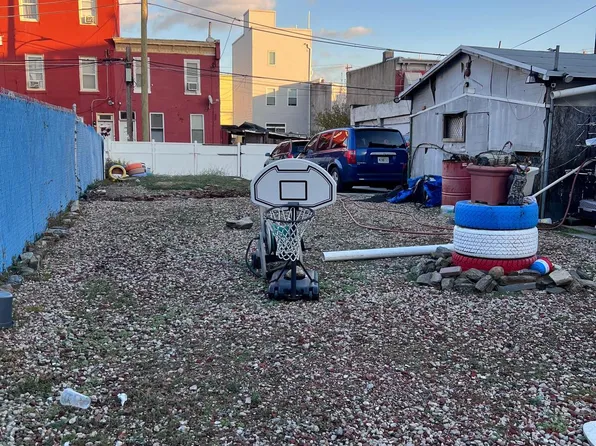 2407 N Mascher St, Philadelphia, PA 19133