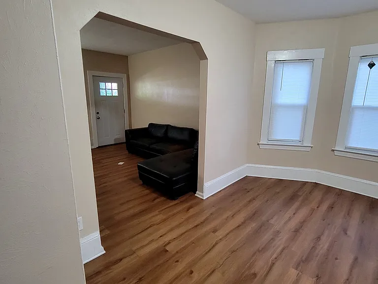 2266 Grandview Ave — Photo 25
