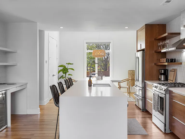 1016 Russell St — Photo 17