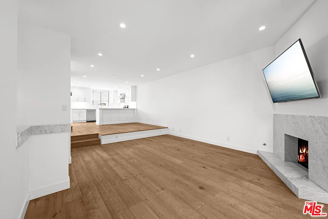 2 bed, 2.5 bath, 1512 sqft, $5,795 — Photo 3