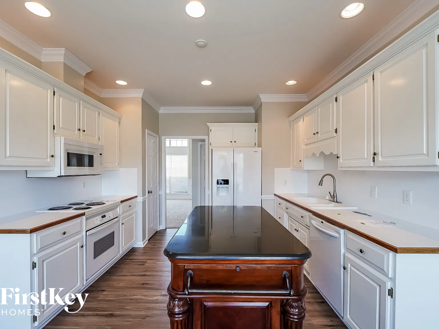 3 bed, 2.0 bath, 1859 sqft, $2,120 — Photo 4