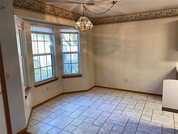 5th image of 7 Jordan Ln