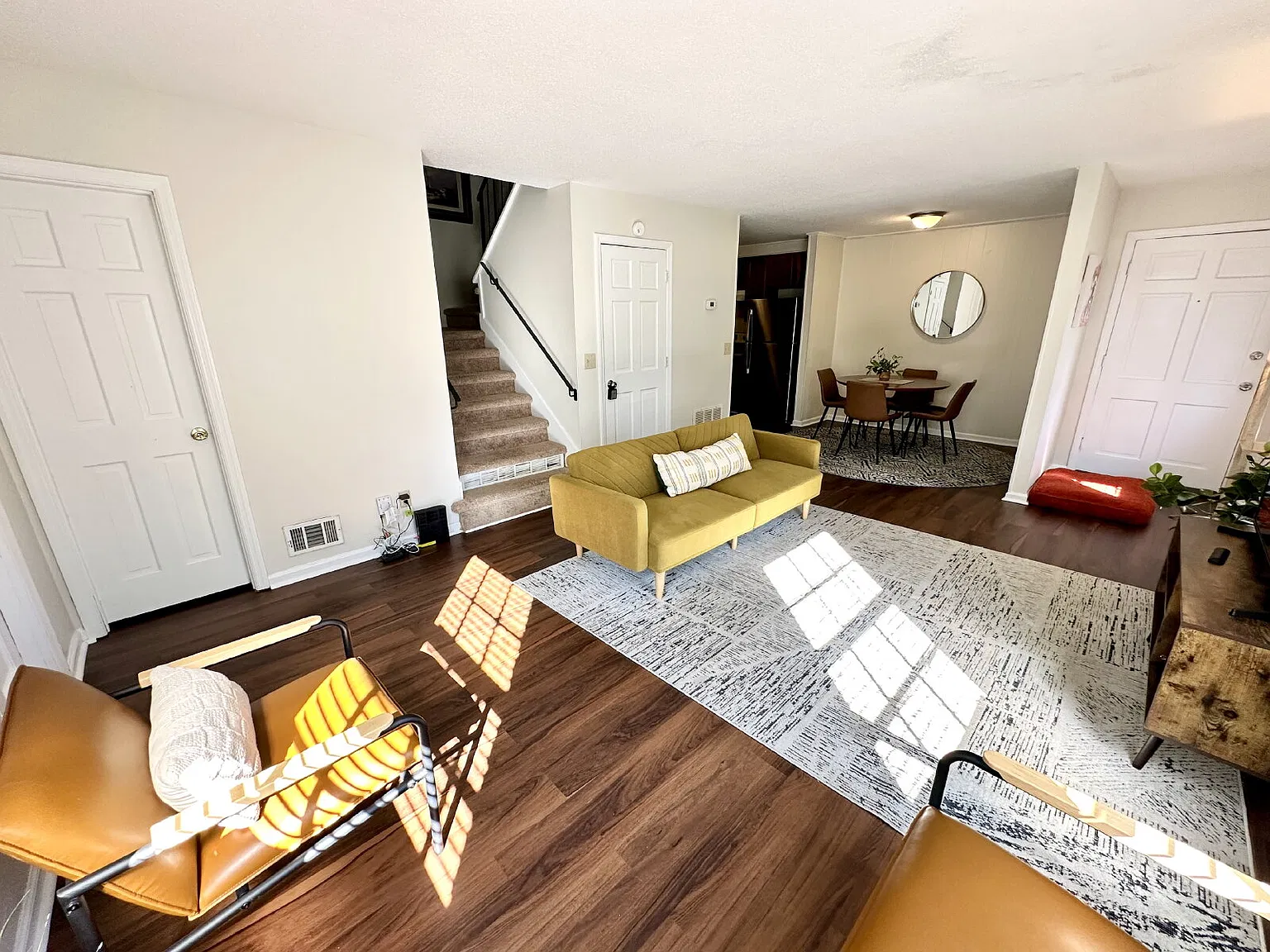3 bed, 2.5 bath, 1250 sqft, $3,150 — Photo 3