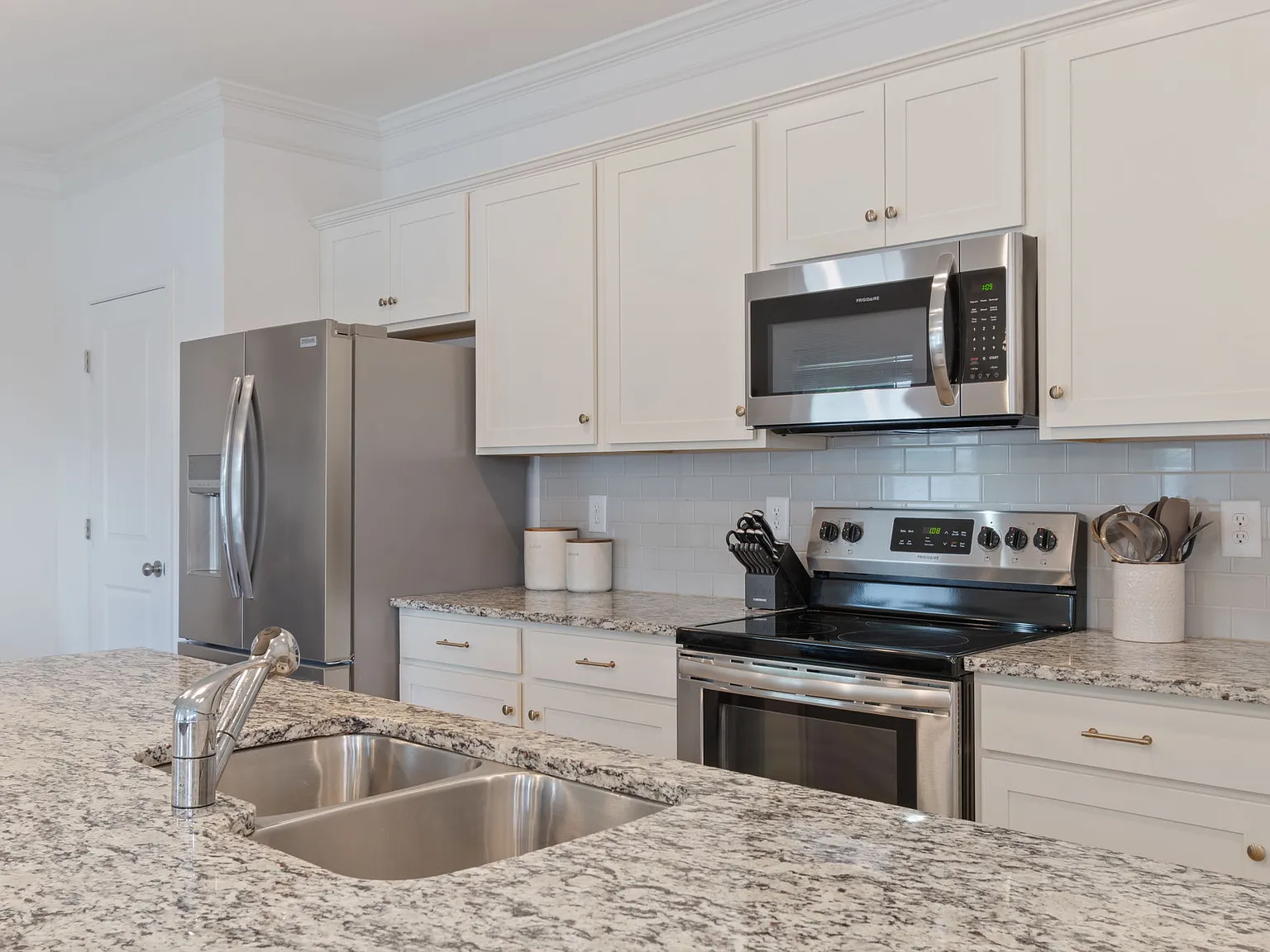 3 bed, 2.5 bath, 2109 sqft, $2,500 — Photo 4