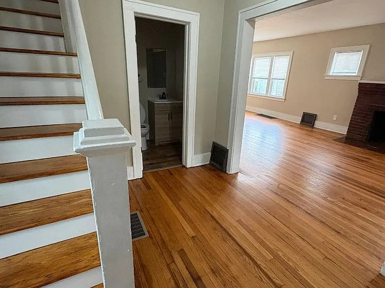 1002 Milton St — Photo 3