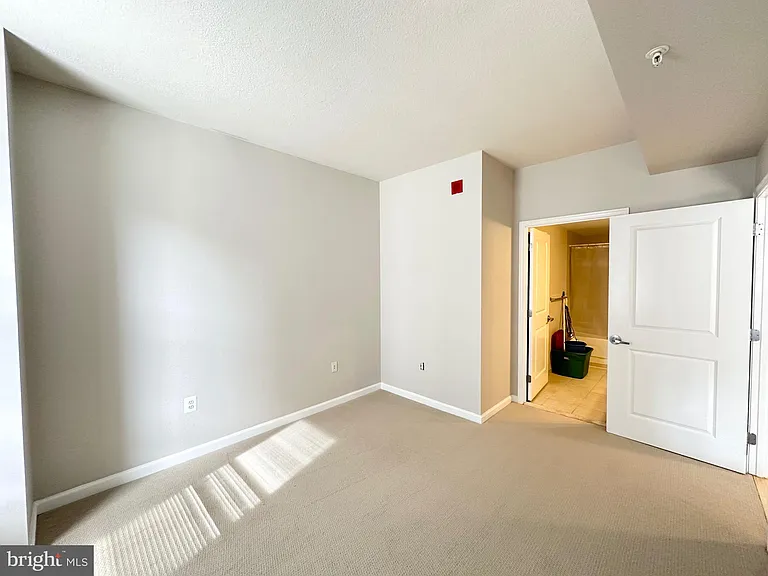 715 6th St NW #503 — Photo 10
