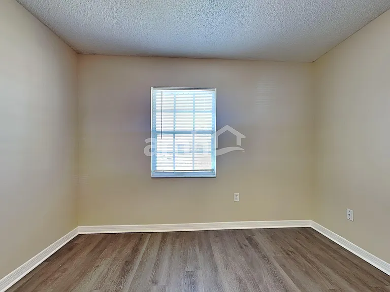 300 Miami Pl — Photo 16