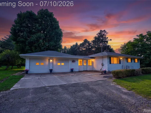 1715 N Oxford Rd, Oxford, MI 48371