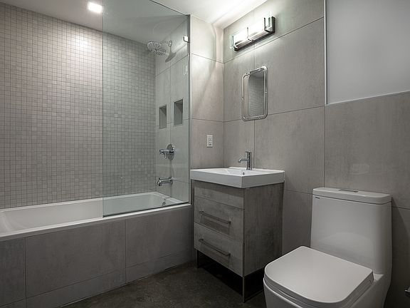 4th image of 410 Tompkins Ave #E4