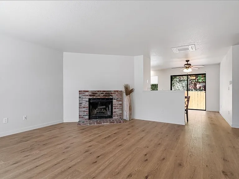 843 Falcon Way — Photo 2