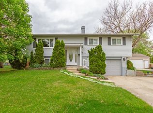 520 Durham Ln, Hoffman Estates, IL 60169