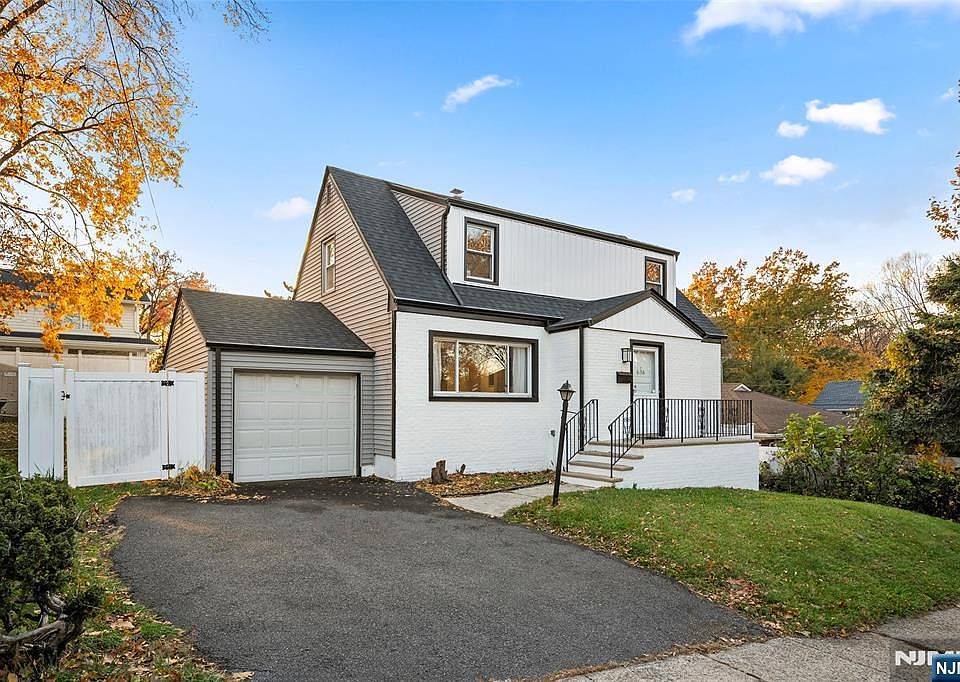 1st image of 636 Elm Ave