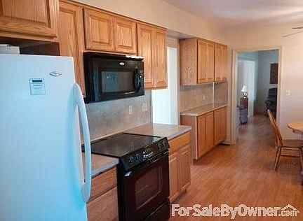 Kitchen
						:
						Appliances included