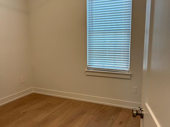 3rd image of 220 43rd Ave N #220.5