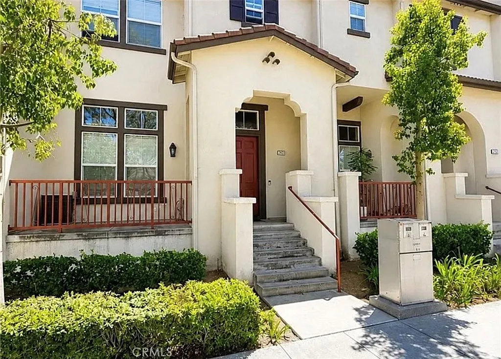 2 bed, 2.5 bath, 1623 sqft, $4,200 — Photo 1