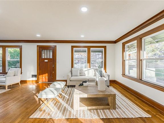 4th image of 5704 Kenwood Ave