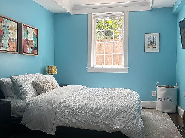 225 N Jackson St — Photo 1