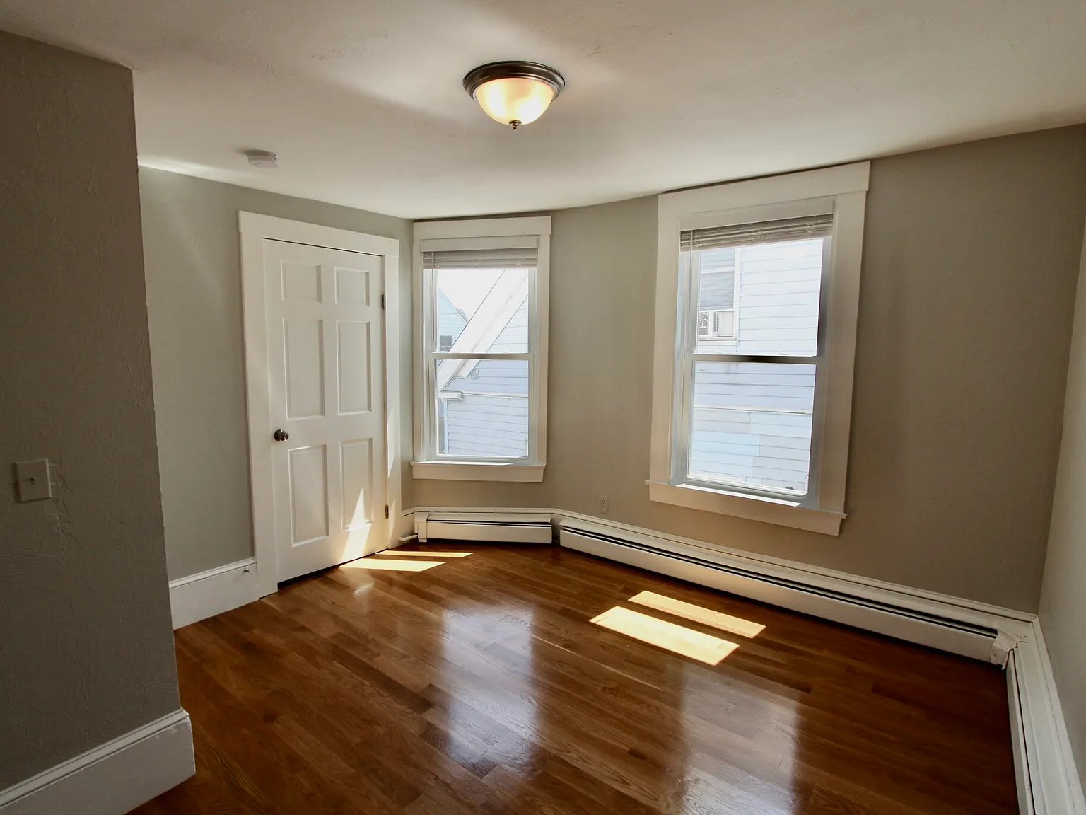 2 bed, 720 sqft, $2,400 — Photo 3