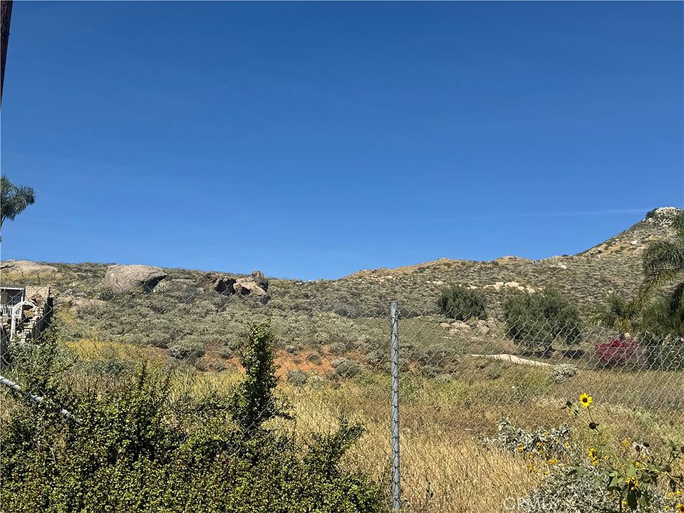 2nd image of 3829 Scenic Dr #4