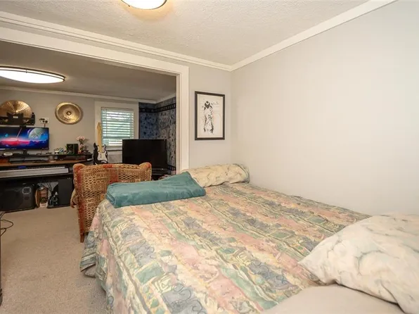525 Perry St, Lawrence, KS 66044