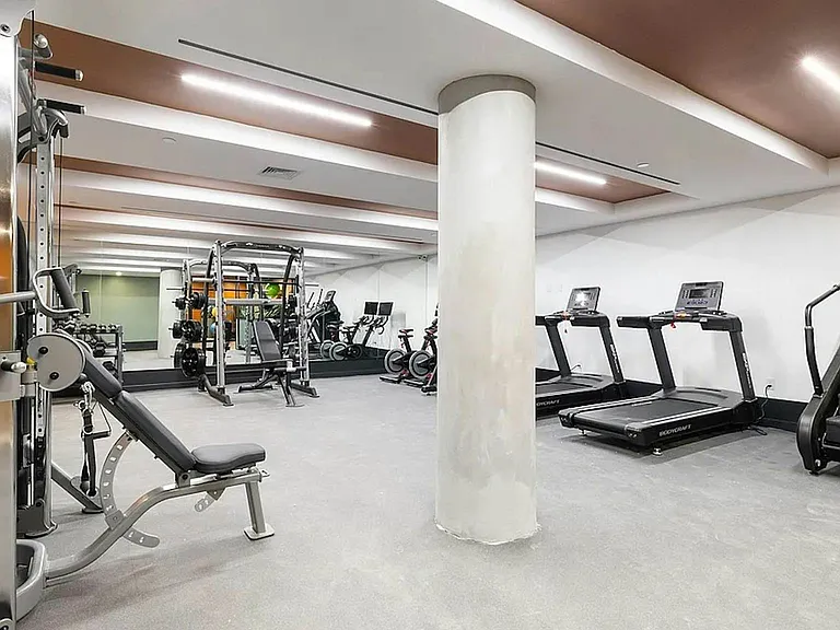 28 Spencer Pl #2D — Photo 8