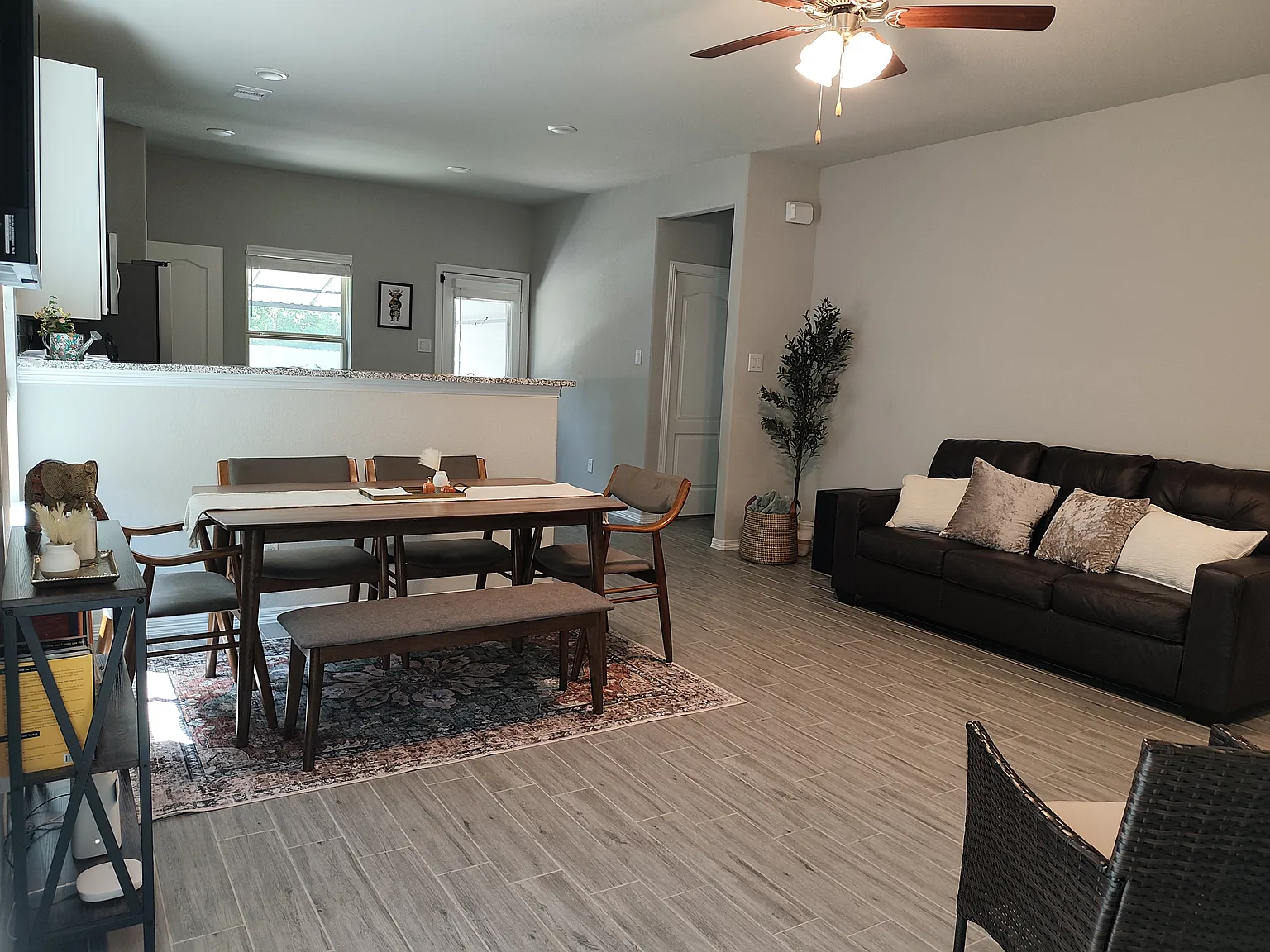 3 bed, 1265 sqft, $3,300 — Photo 4