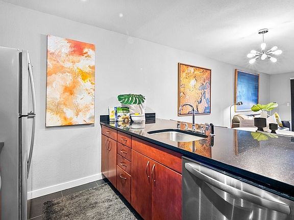5th image of 840 NE 125th St APT 103