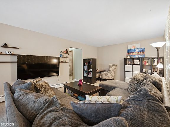 4th image of 2638 N Windsor Dr Unit 201