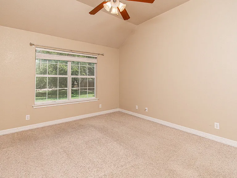 1401 Saxon Cir — Photo 12