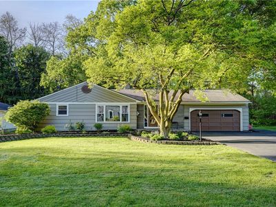 12 Edgewood Dr, Penfield, NY, 14526