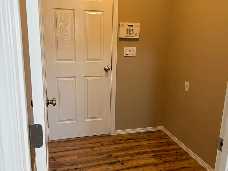 252 Archer Rd — Photo 9