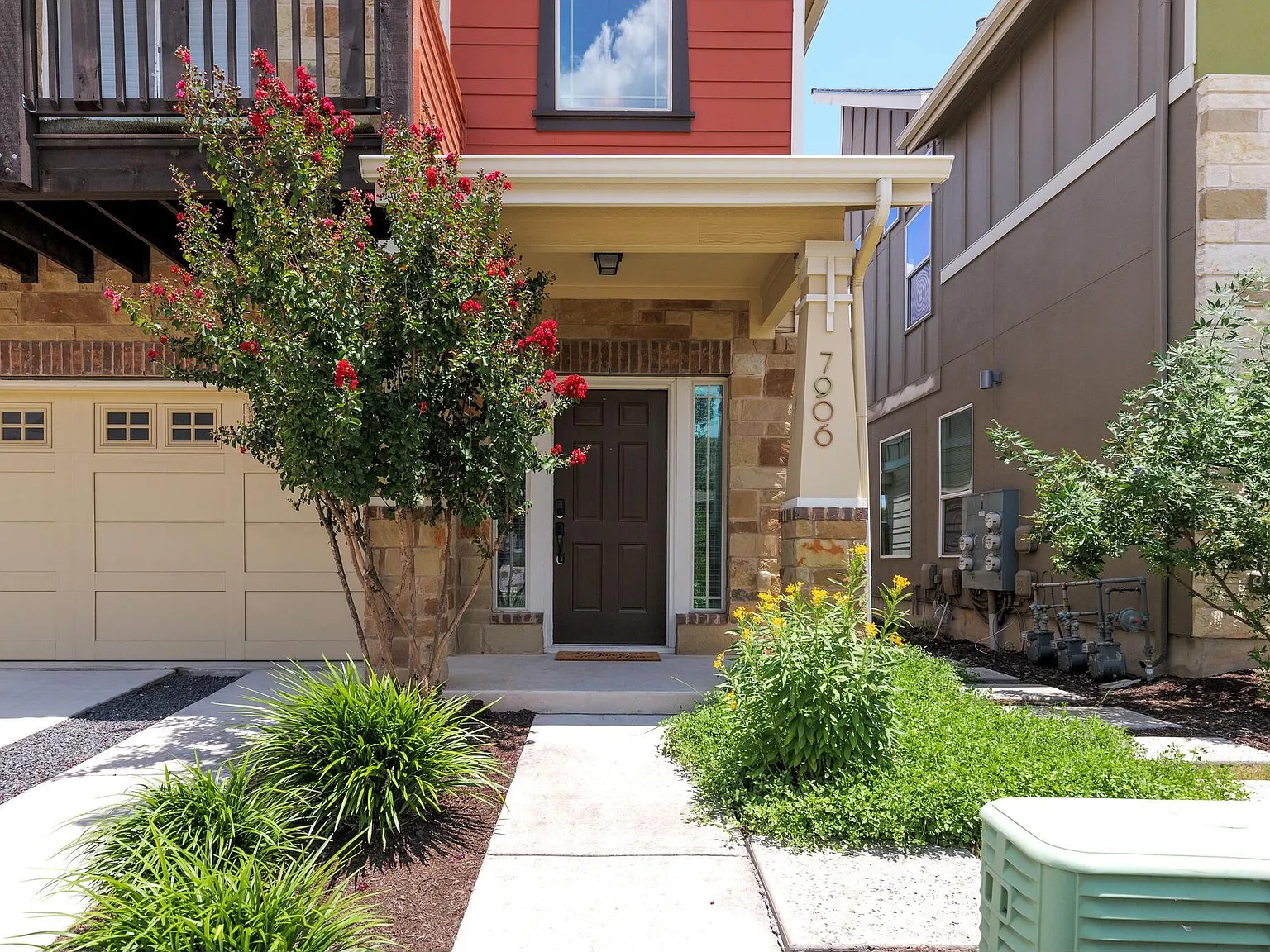 3 bed, 3.0 bath, 1743 sqft, $3,300 — Photo 3