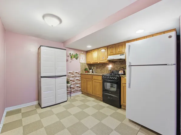 601 East 86th Street image 16 of 19