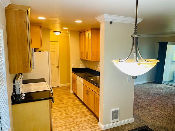 5th image of 665 Dartmore Ln APT 255