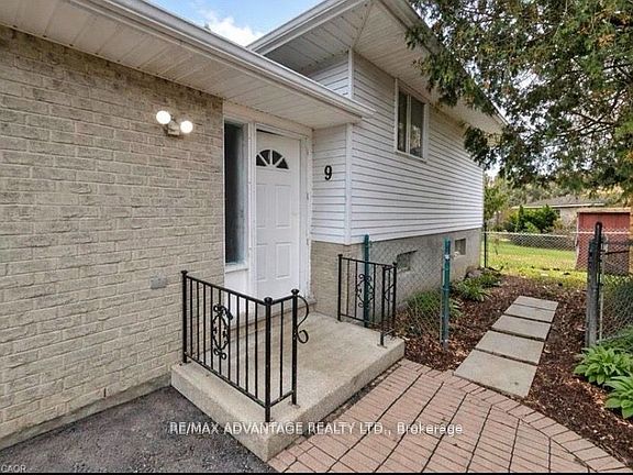 4th image of 9 Camelot Cres