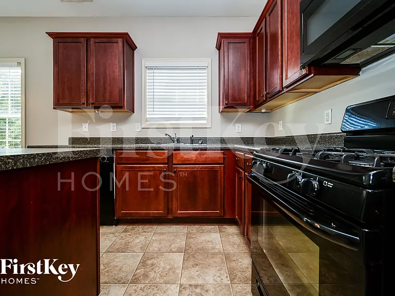 2501 Freemont St — Photo 7
